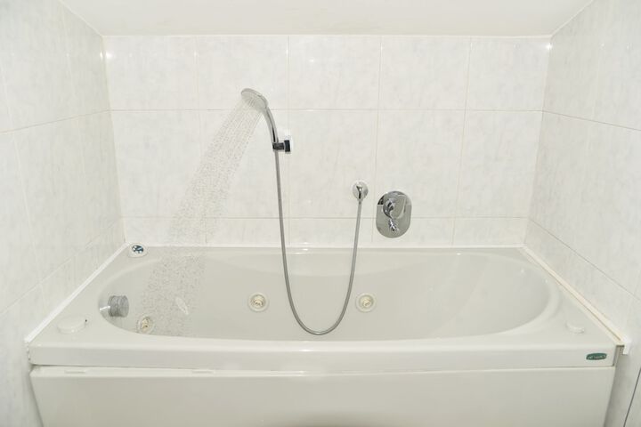 Jetted tub