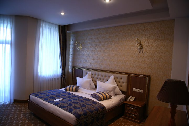 Room 30 of 86