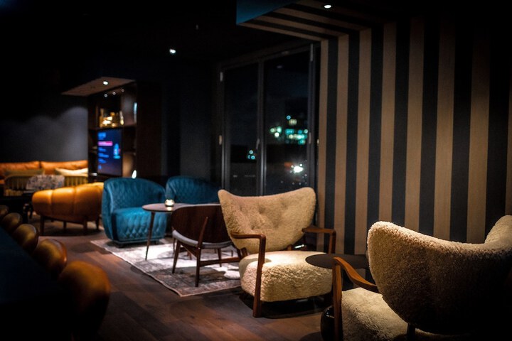 Lounge 35 of 50