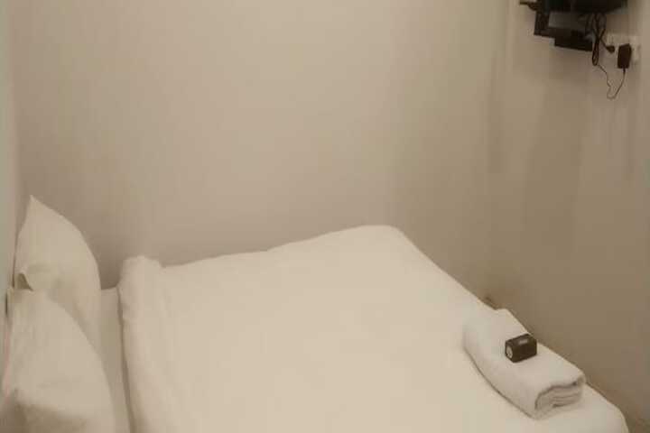 Room 12 of 20