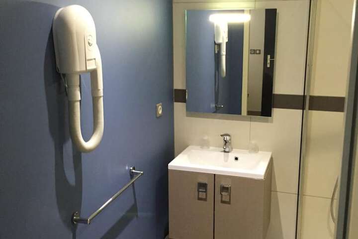 Room 42 of 61