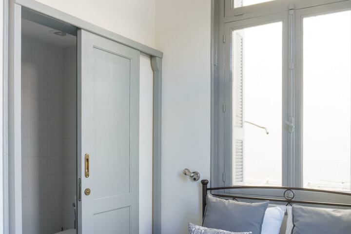 Room 28 of 39
