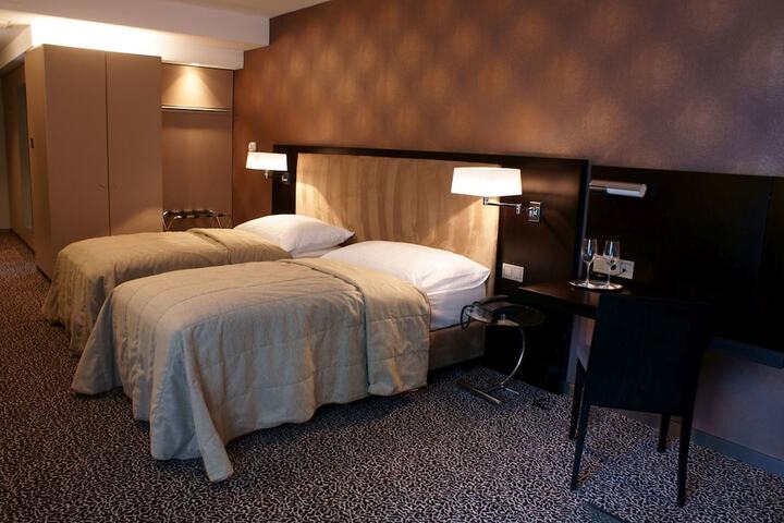 Room 4 of 50
