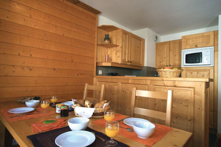 Room 9 of 28