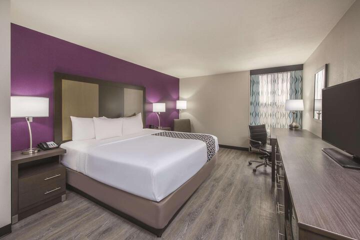 1 King Bed (12 of 13)