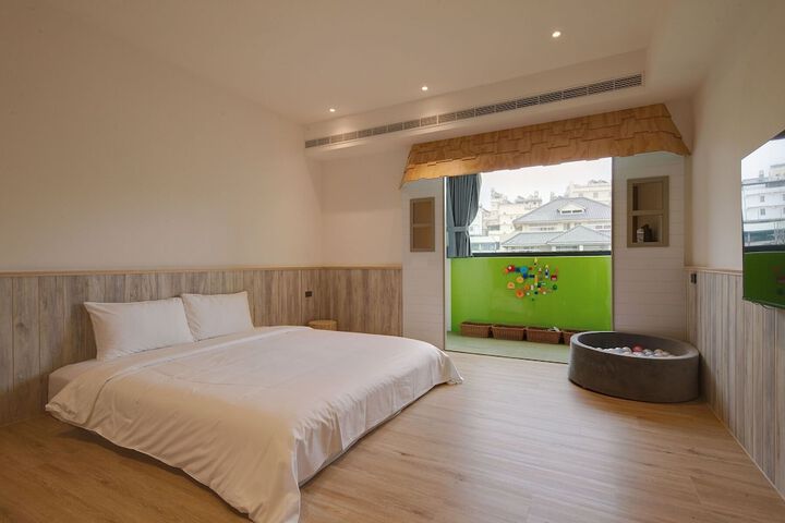 Room 16 of 42