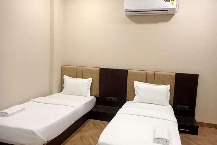 Room 3 of 37