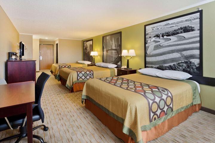 1 Queen Bed (1 of 14)