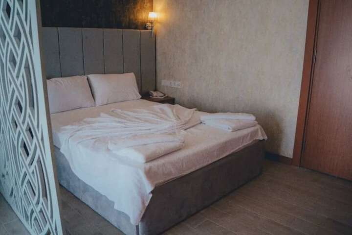Room 6 of 66
