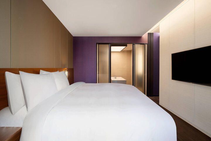 Room 8 of 74