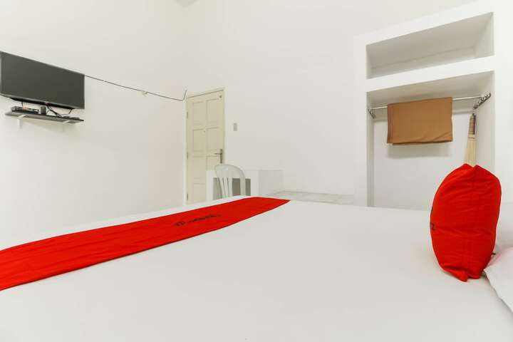 Room 5 of 8