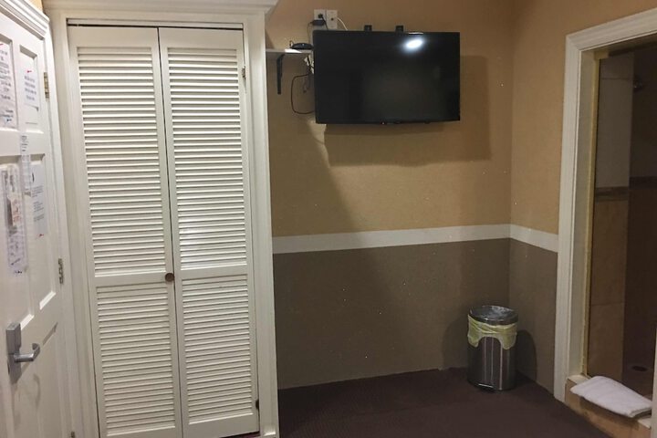 Room 14 of 30
