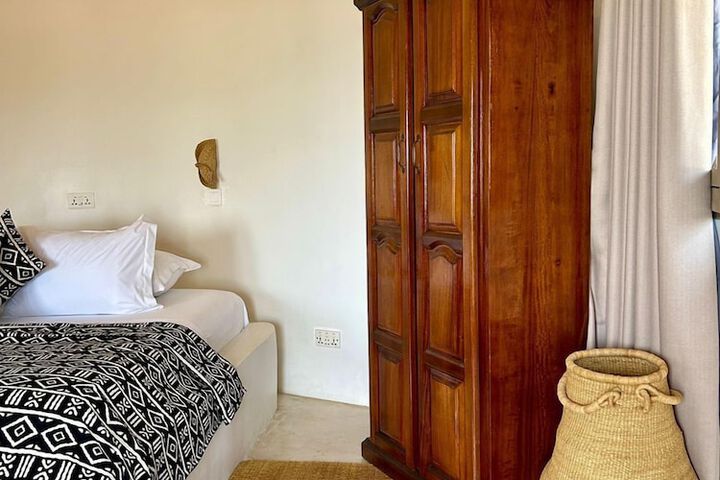 Room 2 of 151