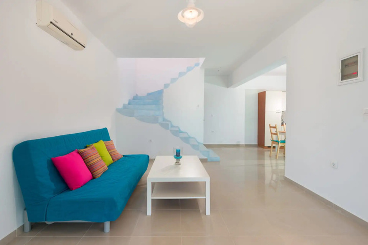 Room 2 of 12