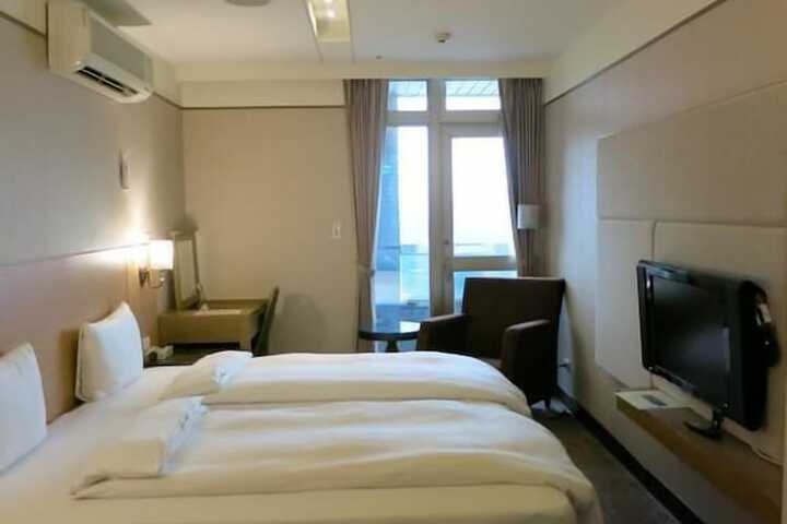 Room 14 of 35
