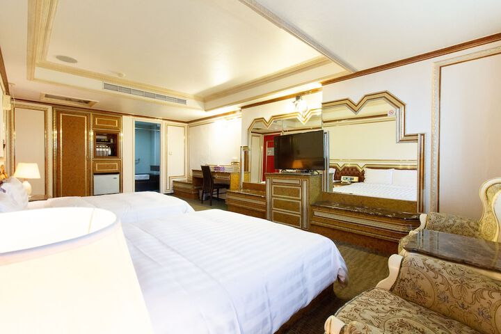 Room 9 of 34