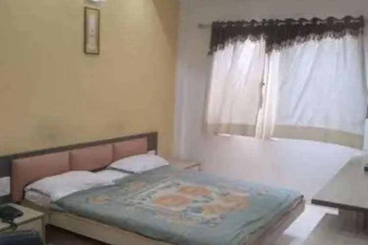 Room 4 of 15