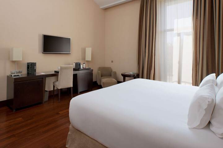 Room 28 of 118