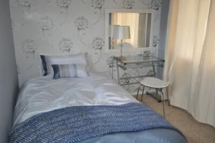 Room 4 of 37