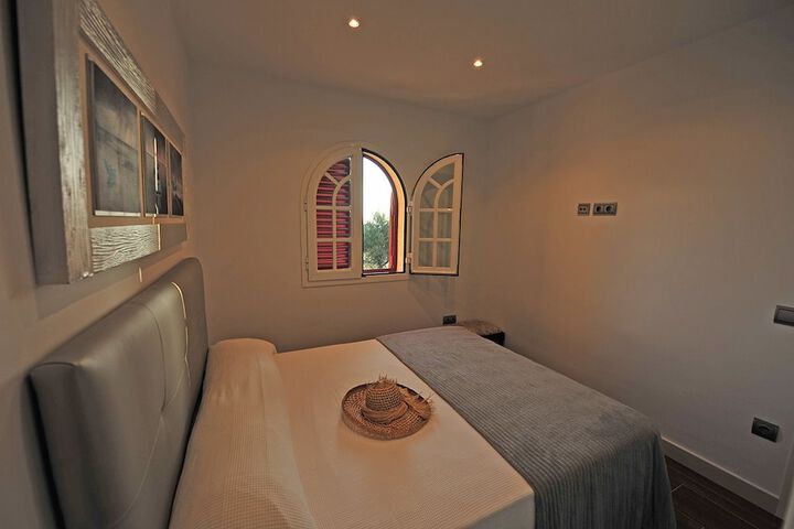 Room 10 of 31