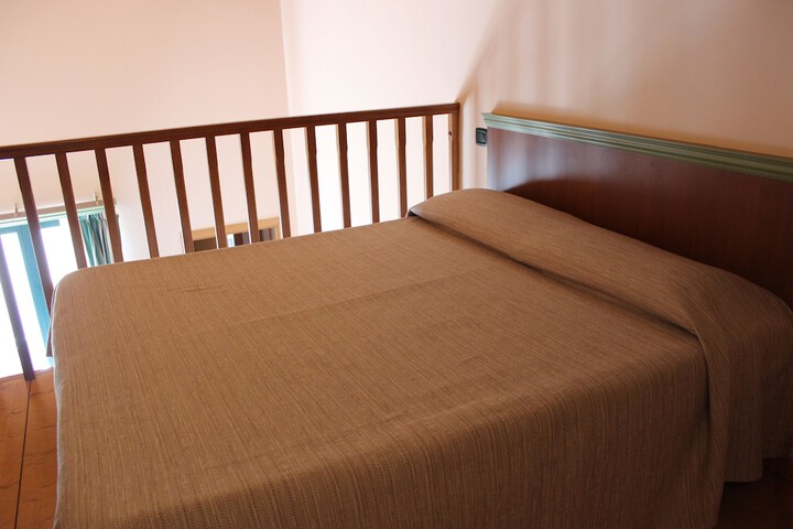 Room 13 of 26