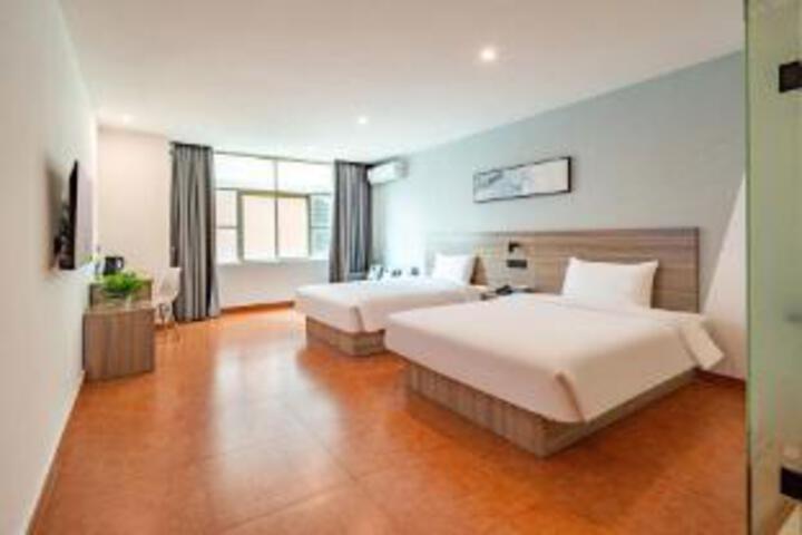 Room 4 of 5