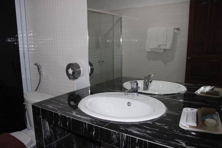 Room 20 of 34