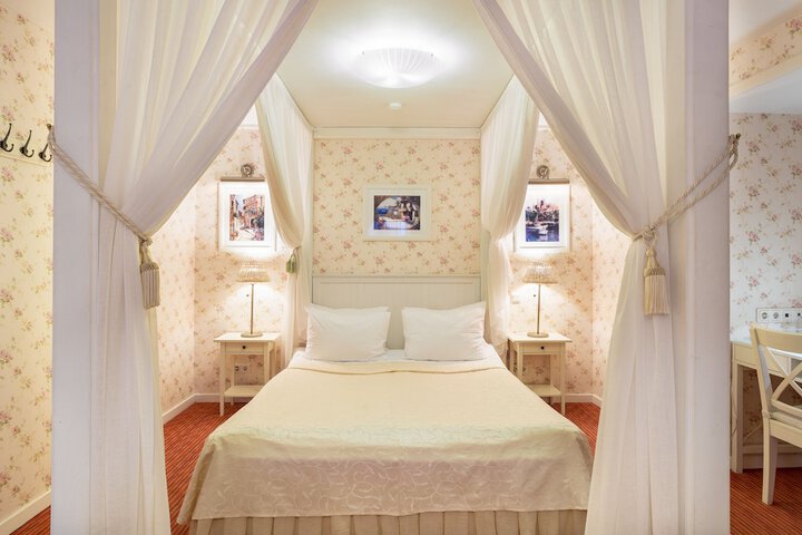 Room 5 of 109