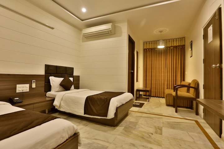 Room 13 of 24