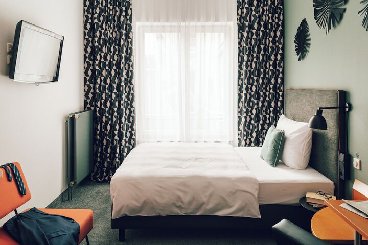 Room 6 of 45