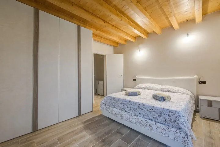 Room 3 of 10