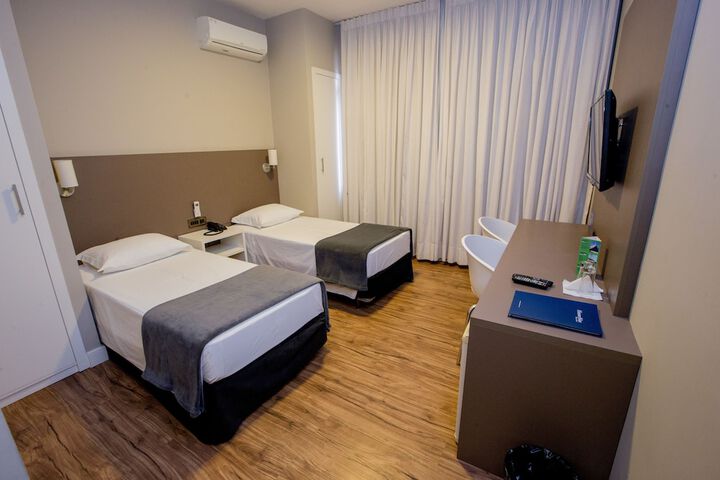 Room 6 of 72