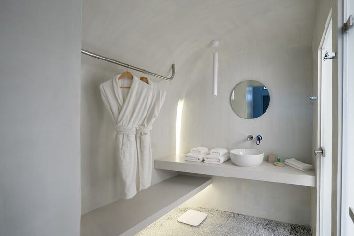 Room 43 of 68