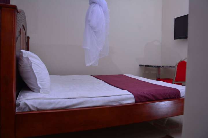 Room 11 of 26