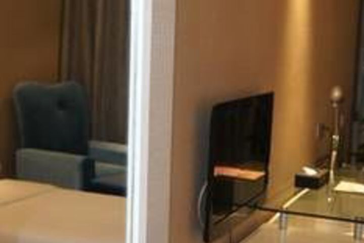 Room 8 of 73