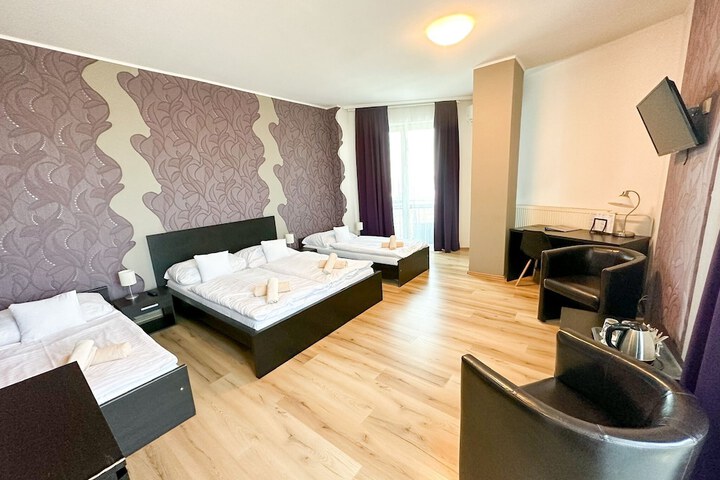 Room 52 of 76