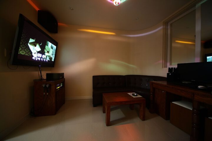 Room 43 of 75