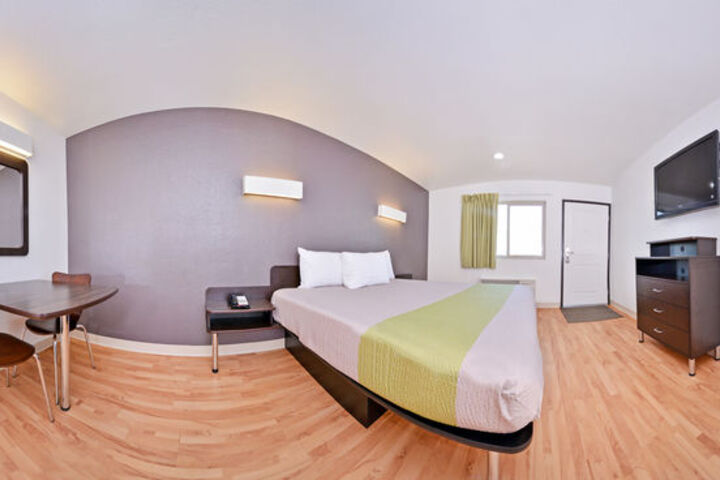 Room 10 of 23