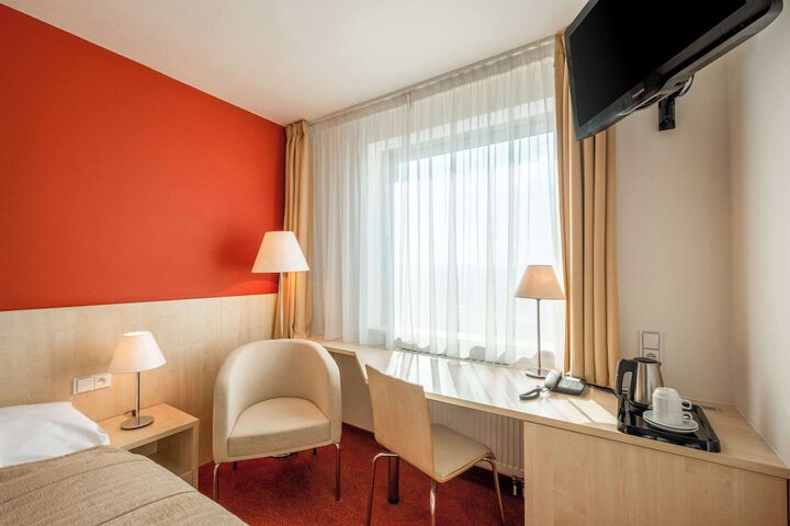 Room 26 of 83