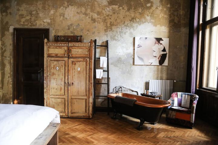 Room 29 of 42