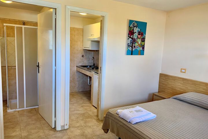 Room 6 of 80