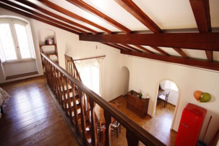 Room 11 of 28