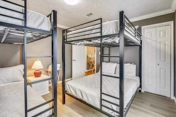 Room 6 of 17