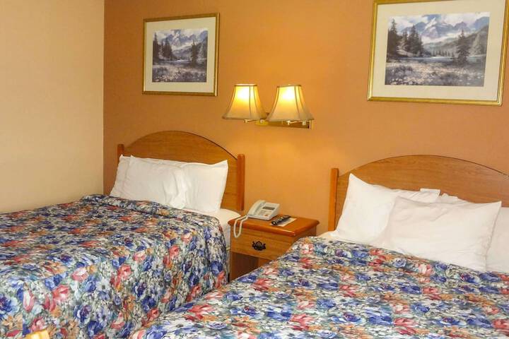 2 Double Beds (3 of 9)
