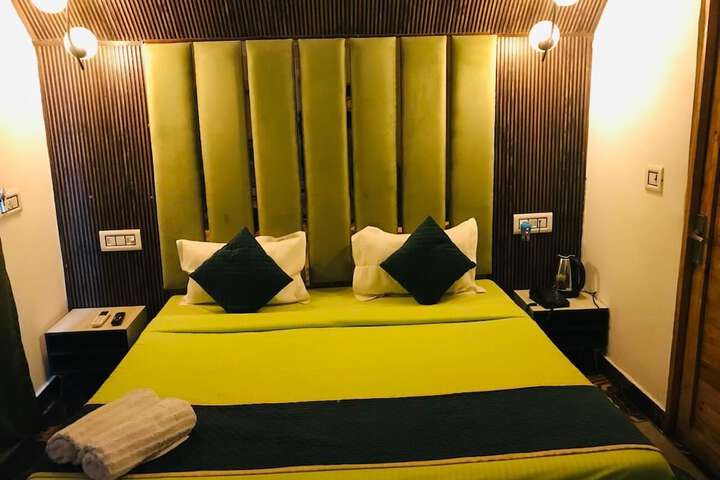 Room 12 of 30
