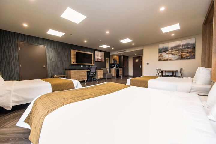 2 Queen Beds Suite (5 of 13)