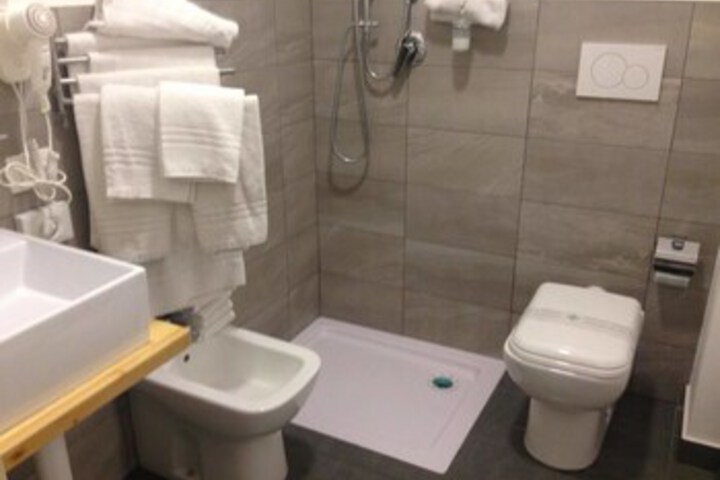 Room 3 of 28