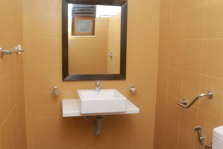 Room 13 of 38