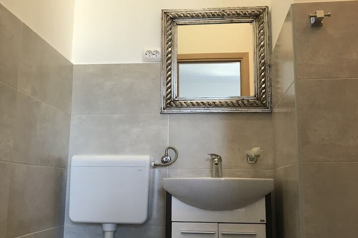 Room 53 of 79