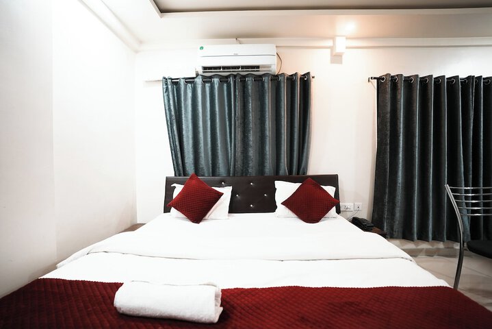 Room 10 of 32